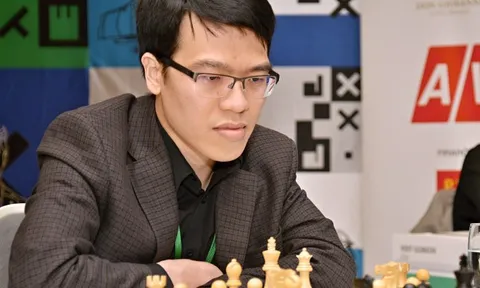Lê Quang Liêm độc chiếm ngôi đầu Siêu giải cờ Vua Prague Chess 2022