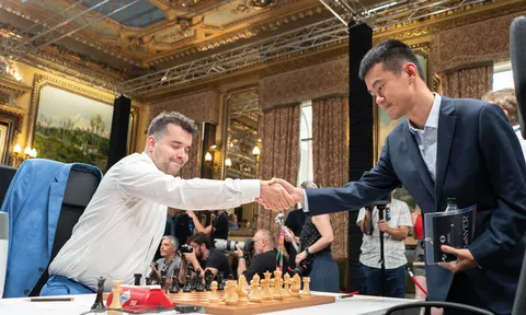 Nepomniachtchi, Caruana bứt phá ở Candidates 2022