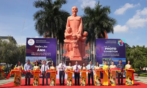 Triển lãm ảnh “Việt Nam qua ống kính nhiếp ảnh gia quốc tế” 