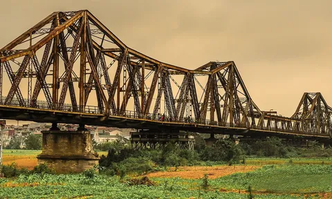 Triển lãm tư liệu “Cầu Long Biên: Hình thành và biến đổi”