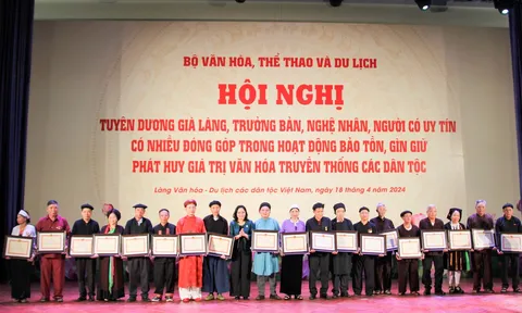 Tôn vinh những người “giữ lửa” cho văn hóa truyền thống các dân tộc