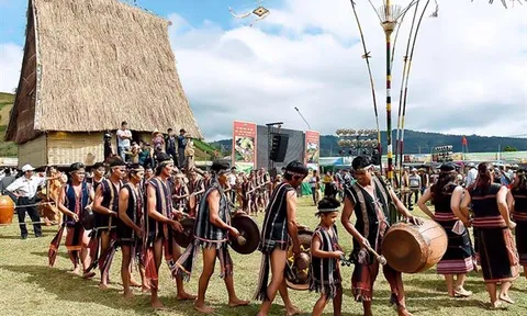Phát triển du lịch sinh thái, văn hóa gắn với bảo tồn, phát huy giá trị, bản sắc văn hóa các dân tộc Tây Nguyên