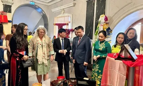Triển lãm “Sắc màu Văn hóa Việt Nam” tại Thụy Điển