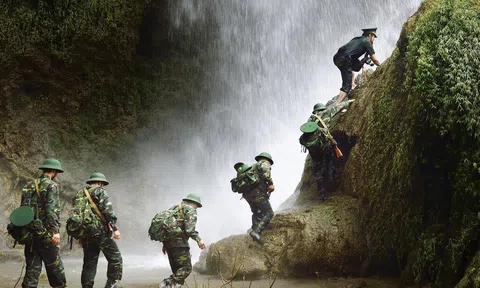 Triển lãm “Quân đội anh hùng của một dân tộc anh hùng” 