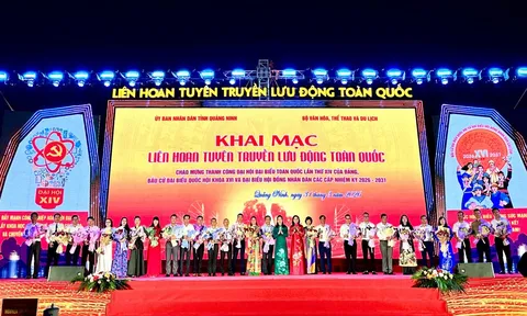 Không gian sinh hoạt văn hóa - chính trị sôi động, gần gũi