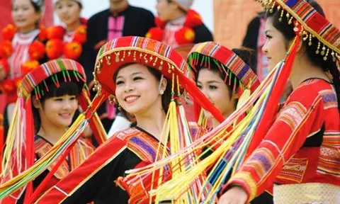 Hoàn thiện cơ chế, chính sách đặc thù ưu tiên đầu tư bảo tồn và phát huy giá trị văn hóa truyền thống các dân tộc thiểu số