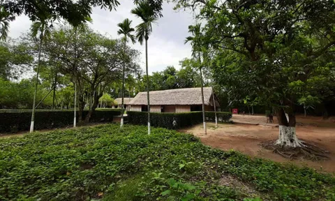 Mở lại Lễ hội Làng Sen