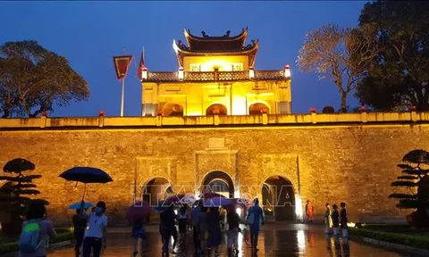 Tái khởi động tour đêm 'Giải mã Hoàng thành Thăng Long'