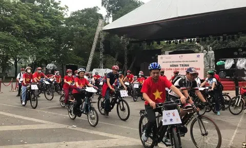 SEA Games 31: Hà Nội ra mắt tour xe đạp "Dấu chân làng cổ Bát Tràng"