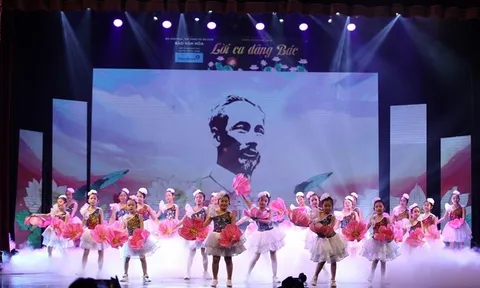 Chương trình nghệ thuật "Bác Hồ một tình yêu bao la"