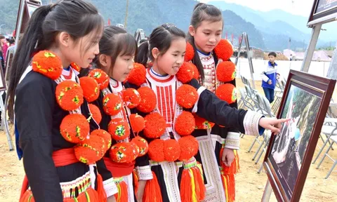 Giới thiệu, trưng bày hình ảnh, hiện vật đặc trưng văn hóa dân tộc Dao