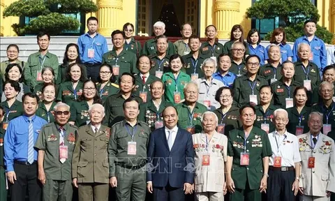 Chủ tịch nước gặp mặt 100 đại biểu cựu thanh niên xung phong