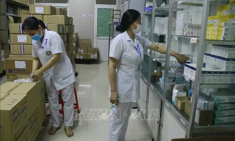 Thủ tướng yêu cầu nghiên cứu kiến nghị của chuyên gia về khắc phục tình trạng thiếu thuốc và vật tư y tế