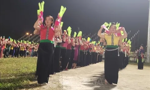 Phát vé miễn phí dự Lễ đón nhận Bằng của UNESCO ghi danh 'Nghệ thuật xòe Thái' tại Yên Bái