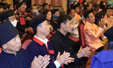 Tổ chức Hội nghị gặp mặt nghệ nhân và những người có nhiều đóng góp trong công tác bảo tồn, phát huy văn hóa các dân tộc thiểu số