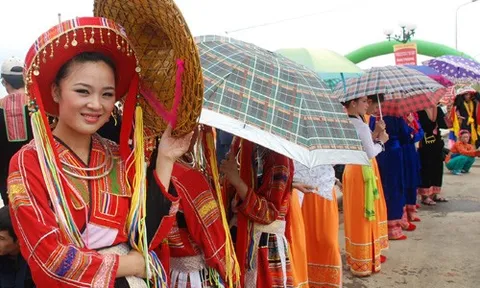 Liên hoan trình diễn trang phục truyền thống các dân tộc thiểu số Việt Nam khu vực phía Bắc