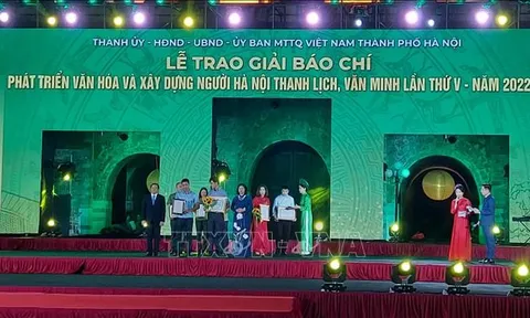 Trao Giải báo chí về Phát triển văn hóa và xây dựng người Hà Nội thanh lịch, văn minh lần thứ V năm 2022