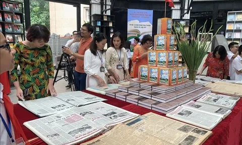 Trưng bày chuyên đề kỷ niệm 68 năm Ngày Giải phóng Thủ đô