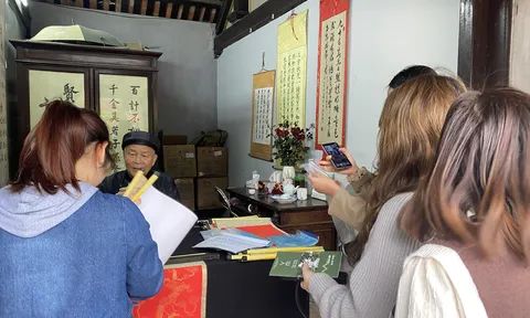 "Sư đạo tôn nghiêm" - chủ đề của Hội chữ Xuân 2023 mong muốn lan tỏa sự tôn nghiêm của đạo học