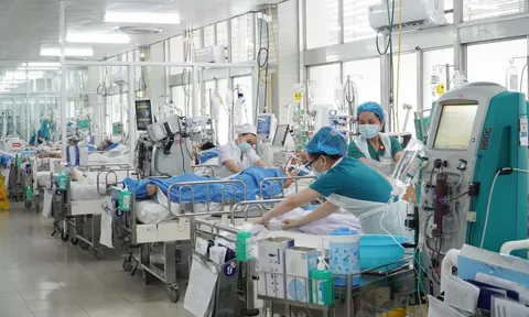 Thủ tướng chỉ đạo triển khai các giải pháp bảo đảm đủ thuốc, trang thiết bị y tế