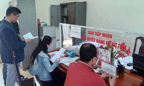 Hà Nội tạm dừng yêu cầu phụ huynh phải xác nhận cư trú cho con chuyển cấp học