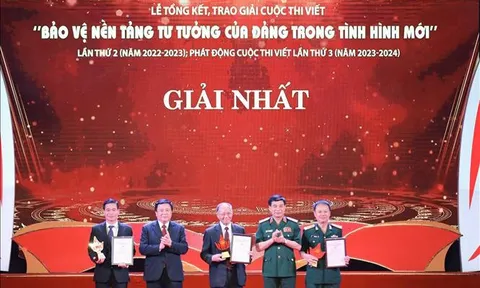Trao giải Cuộc thi viết 'Bảo vệ nền tảng tư tưởng của Đảng trong tình hình mới' lần thứ hai