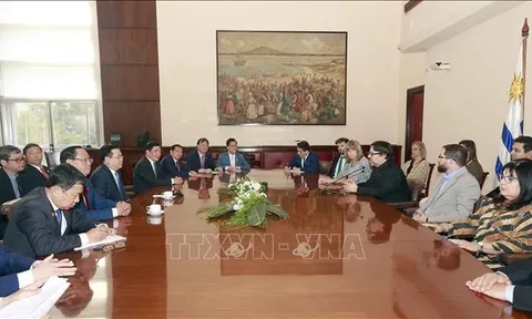 Chủ tịch Quốc hội Vương Đình Huệ tiếp quyền Thị trưởng thành phố Montevideo