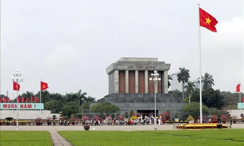 Trên 52.000 lượt khách vào Lăng viếng Chủ tịch Hồ Chí Minh trong ba ngày nghỉ lễ