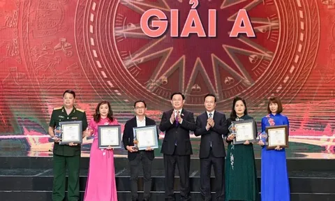 Trao giải Diên Hồng lần thứ nhất