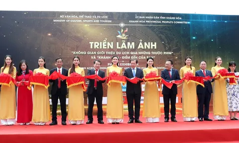 Khai mạc Triển lãm ảnh “Không gian giới thiệu du lịch qua những thước phim” và “Khánh Hòa - Điểm đến của bạn”