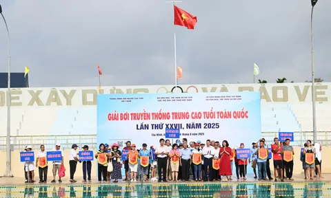 Giải Bơi trung cao tuổi toàn quốc 2025: TP.HCM xuất sắc giành ngôi nhất toàn đoàn
