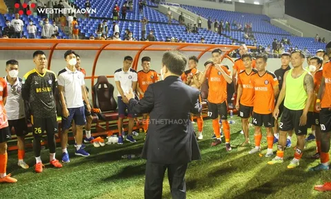Đá thua vẫn… thưởng như thường