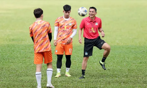 AFC Champions League 2022: Kiatisak thừa nhận Hoàng Anh Gia Lai là đội yếu nhất tại bảng H