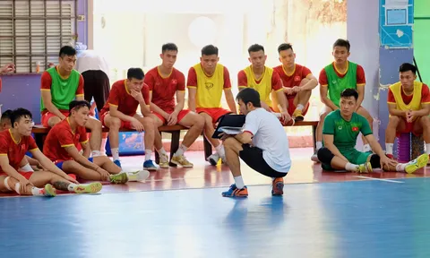 Futsal Việt Nam đánh rơi chiến thắng trước Indonesia