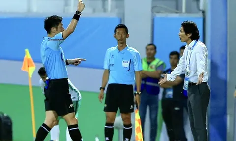 Tấm thẻ vàng hy hữu của huấn luyện viên Gong Oh-kyun