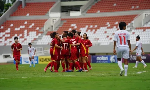 Thắng đậm U18 nữ Myanmar, nhưng huấn luyện viên Akira Ijiri vẫn chưa thực sự  hài lòng với các cầu thủ trẻ