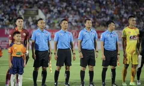 V.League 2022: Trợ lý trọng tài bắt đúng sao vẫn bị treo cờ?