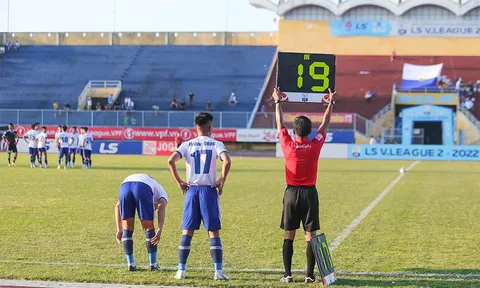 Giải hạng Nhất Quốc gia 2022: Hoãn 2 trận đấu để tránh bão