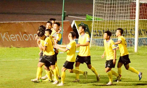 Giải hạng Nhất Quốc gia 2022: Không có huấn luyện viên trưởng, Cần Thơ vẫn trụ hạng trước 3 vòng đấu