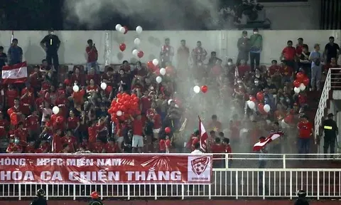 Cổ động viên Hải Phòng nghịch lửa gây tai nạn trên sân Thống Nhất