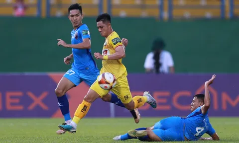 V.League 2023: Đồng bệnh tương… tàn