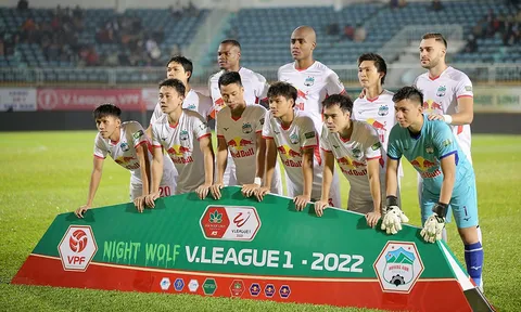 Bóng đá Việt Nam: Không thể ép các câu lạc bộ “gặt lúa non làm giống"