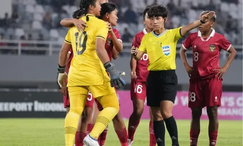Huấn luyện viên U19 nữ Indonesia cay cú, đổ lỗi cho trọng tài