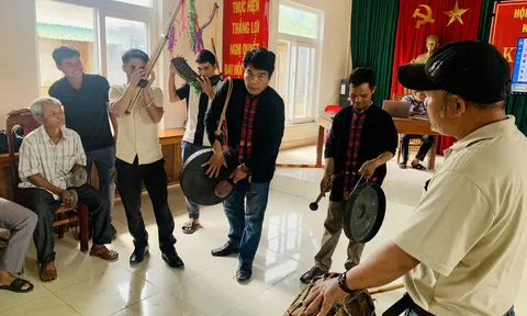 Khai giảng lớp truyền dạy nghệ thuật trình diễn cồng chiêng của đồng bào dân tộc thiểu số