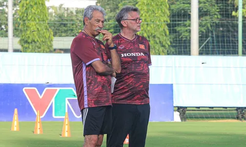 Huấn luyện viên Philippe Troussier có thêm cộng sự mới