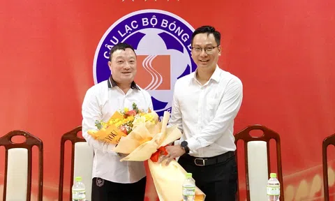 Huấn luyện viên Trương Việt Hoàng dẫn dắt câu lạc bộ SHB Đà Nẵng