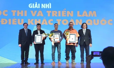 Trao thưởng và khai mạc triển lãm 5 năm điêu khắc toàn quốc