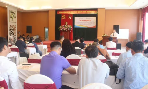 Tập huấn Sáng tác tranh cổ động tuyên truyền kỷ niệm các ngày lễ lớn và sự kiện lịch sử quan trọng trong năm 2024-2025