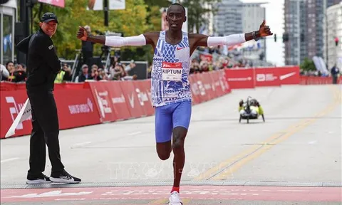 Vận động viên người Kenya lập kỷ lục thế giới mới trên đường chạy marathon