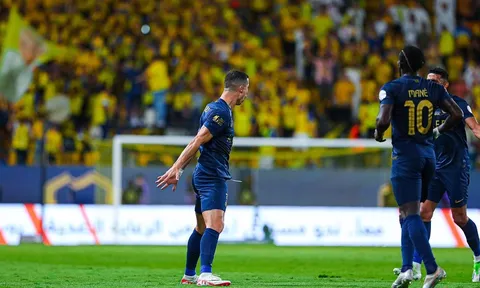 Ronaldo ghi 400 bàn thắng sau tuổi 30 như thế nào?